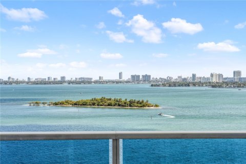 Condominio en venta en Miami, Florida, 1 dormitorio, 78.97 m2 № 1701601 - foto 1