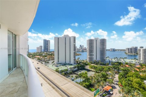 Copropriété à louer à Aventura, Floride: 3 chambres, 169.55 m2 № 1998674 - photo 9