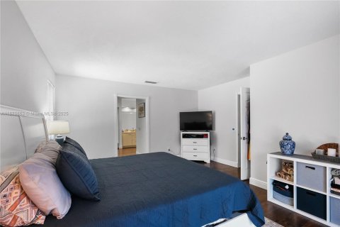 Casa en venta en Miami, Florida, 4 dormitorios, 189.61 m2 № 1923674 - foto 24