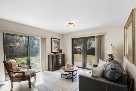 Casa en venta en Miami, Florida, 4 dormitorios, 189.61 m2 № 1923674 - foto 10