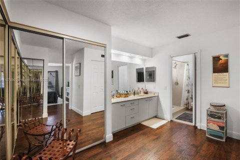 Casa en venta en Miami, Florida, 4 dormitorios, 189.61 m2 № 1923674 - foto 26