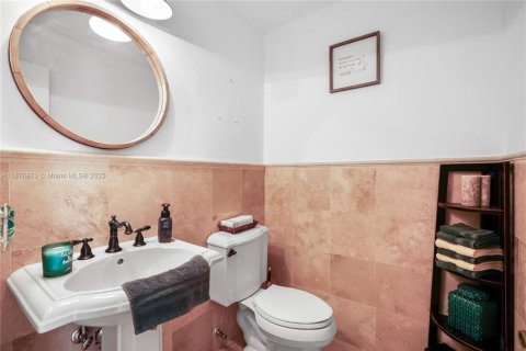 Casa en venta en Miami, Florida, 4 dormitorios, 189.61 m2 № 1923674 - foto 22