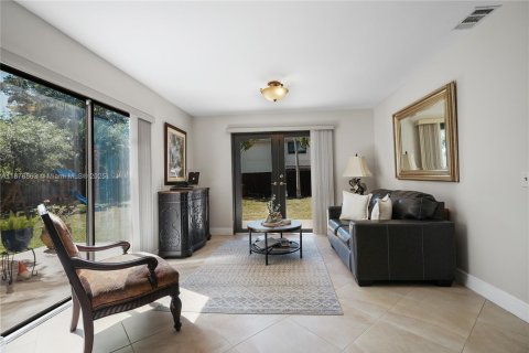 Casa en venta en Miami, Florida, 4 dormitorios, 189.61 m2 № 1923674 - foto 11