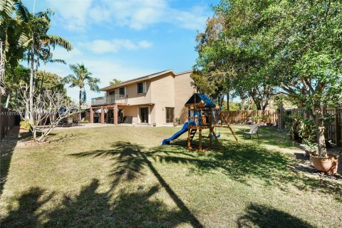 Casa en venta en Miami, Florida, 4 dormitorios, 189.61 m2 № 1923674 - foto 1