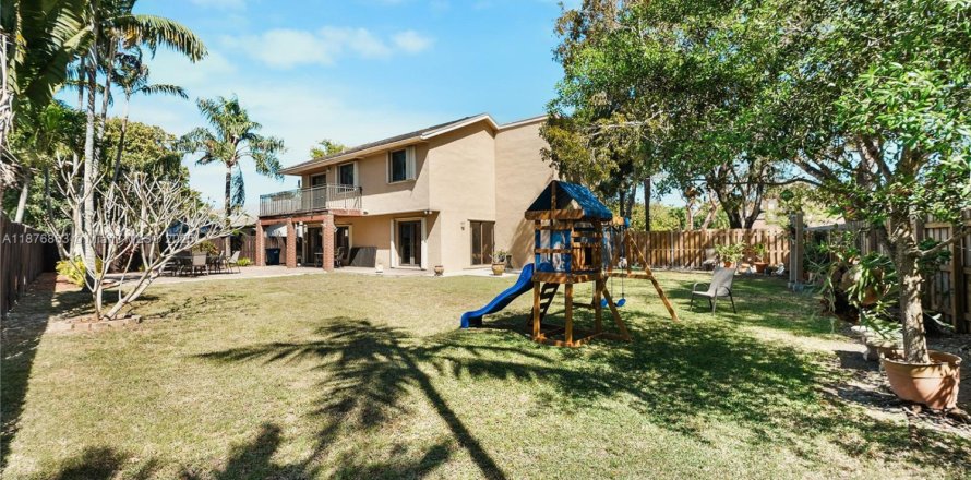 Casa en Miami, Florida 4 dormitorios, 189.61 m2 № 1923674