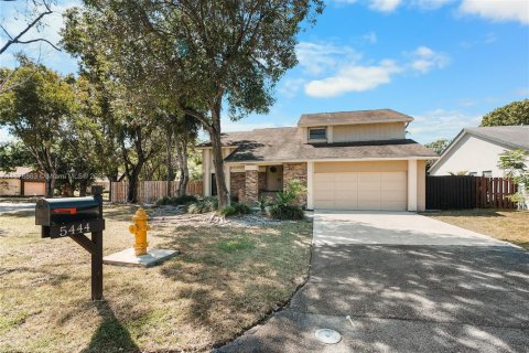 Casa en venta en Miami, Florida, 4 dormitorios, 189.61 m2 № 1923674 - foto 2