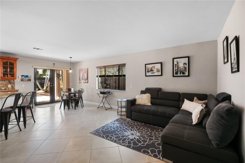 Casa en venta en Miami, Florida, 4 dormitorios, 189.61 m2 № 1923674 - foto 20