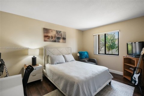 Casa en venta en Miami, Florida, 4 dormitorios, 189.61 m2 № 1923674 - foto 28