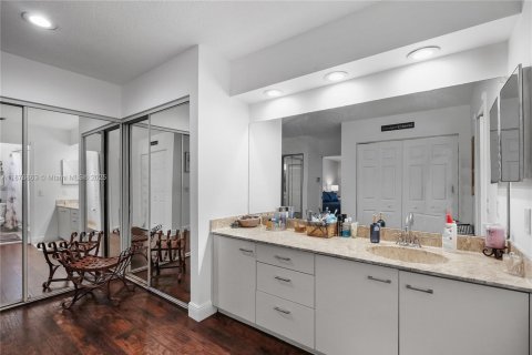 Casa en venta en Miami, Florida, 4 dormitorios, 189.61 m2 № 1923674 - foto 25