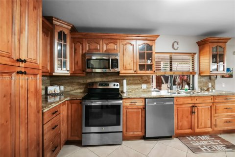 Casa en venta en Miami, Florida, 4 dormitorios, 189.61 m2 № 1923674 - foto 15