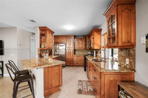 Casa en venta en Miami, Florida, 4 dormitorios, 189.61 m2 № 1923674 - foto 14