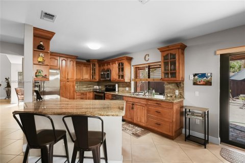 Casa en venta en Miami, Florida, 4 dormitorios, 189.61 m2 № 1923674 - foto 17