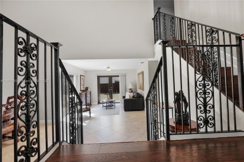 Casa en venta en Miami, Florida, 4 dormitorios, 189.61 m2 № 1923674 - foto 8