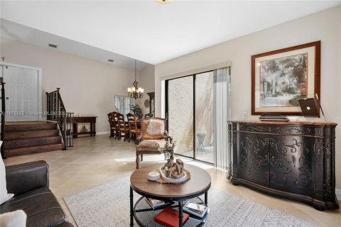 Casa en venta en Miami, Florida, 4 dormitorios, 189.61 m2 № 1923674 - foto 9