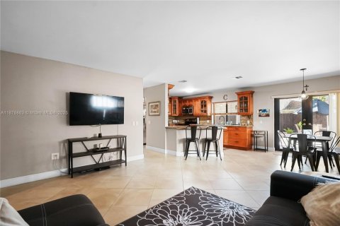 Casa en venta en Miami, Florida, 4 dormitorios, 189.61 m2 № 1923674 - foto 21