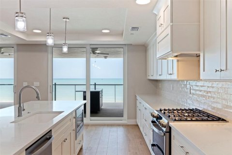 Condominio en venta en Madeira Beach, Florida, 2 dormitorios, 166.39 m2 № 2131070 - foto 18