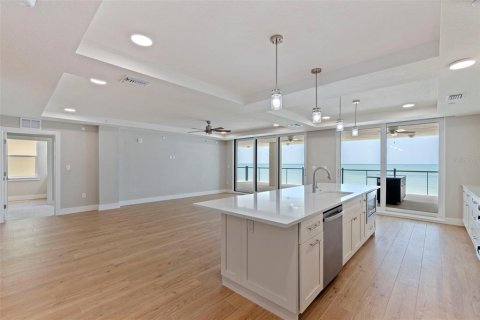 Condominio en venta en Madeira Beach, Florida, 2 dormitorios, 166.39 m2 № 2131070 - foto 16