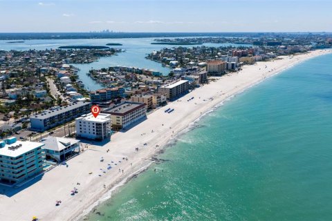 Condominio en venta en Madeira Beach, Florida, 2 dormitorios, 166.39 m2 № 2131070 - foto 6