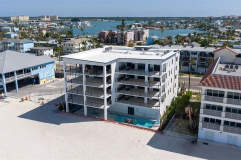 Condominio en venta en Madeira Beach, Florida, 2 dormitorios, 166.39 m2 № 2131070 - foto 7