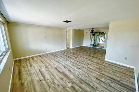 Casa en alquiler en New Port Richey, Florida, 3 dormitorios, 120.77 m2 № 1906075 - foto 2