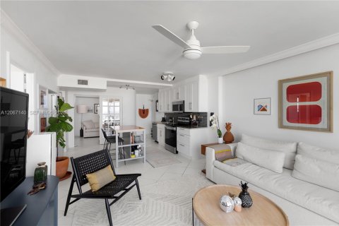 Copropriété à louer à Miami Beach, Floride: 2 chambres, 69.4 m2 № 2290327 - photo 13