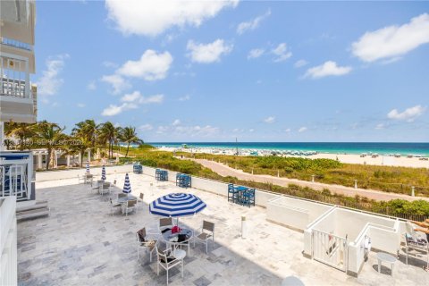 Copropriété à louer à Miami Beach, Floride: 2 chambres, 69.4 m2 № 2290327 - photo 23