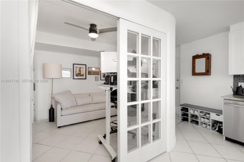 Copropriété à louer à Miami Beach, Floride: 2 chambres, 69.4 m2 № 2290327 - photo 15