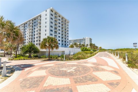 Copropriété à louer à Miami Beach, Floride: 2 chambres, 69.4 m2 № 2290327 - photo 25