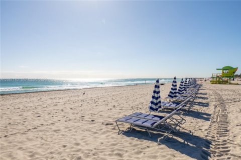 Copropriété à louer à Miami Beach, Floride: 2 chambres, 69.4 m2 № 2290327 - photo 28
