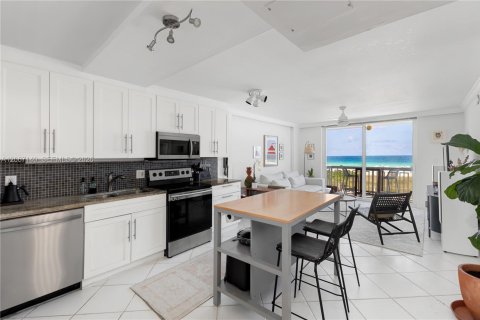 Copropriété à louer à Miami Beach, Floride: 2 chambres, 69.4 m2 № 2290327 - photo 4