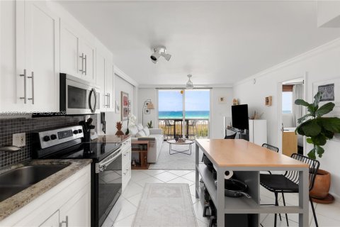 Copropriété à louer à Miami Beach, Floride: 2 chambres, 69.4 m2 № 2290327 - photo 9