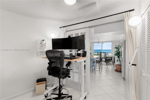 Copropriété à louer à Miami Beach, Floride: 2 chambres, 69.4 m2 № 2290327 - photo 17