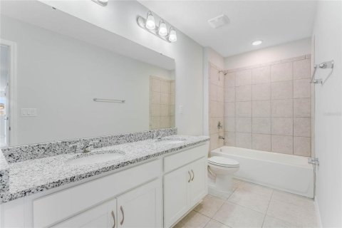 House in Haines City, Florida 5 bedrooms, 265.33 sq.m. № 1884047 - photo 25