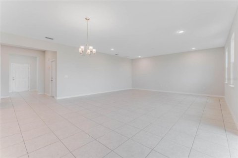 House in Haines City, Florida 5 bedrooms, 265.33 sq.m. № 1884047 - photo 7