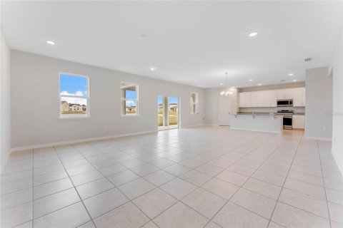 House in Haines City, Florida 5 bedrooms, 265.33 sq.m. № 1884047 - photo 9