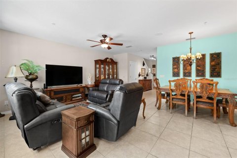 Townhouse in Ocoee, Florida 3 bedrooms, 161.46 sq.m. № 2143067 - photo 13