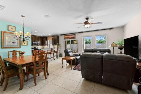 Townhouse in Ocoee, Florida 3 bedrooms, 161.46 sq.m. № 2143067 - photo 10