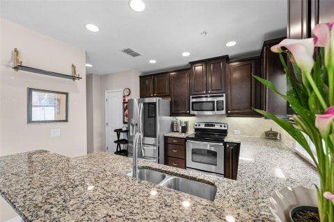 Townhouse in Ocoee, Florida 3 bedrooms, 161.46 sq.m. № 2143067 - photo 18