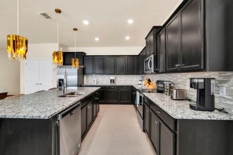 House in Davenport, Florida 10 bedrooms, 408.68 sq.m. № 1574144 - photo 6