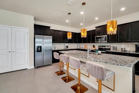 House in Davenport, Florida 10 bedrooms, 408.68 sq.m. № 1574144 - photo 8