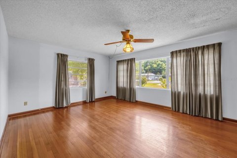 House in Orlando, Florida 3 bedrooms, 158.96 sq.m. № 1637186 - photo 2