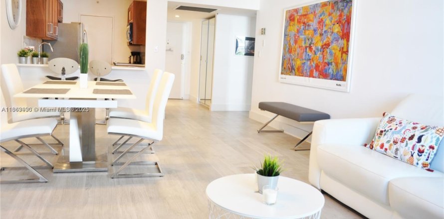 Кондоминиум с 1 спальней в Майами-Бич, Флорида № 1897300