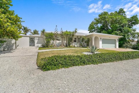 House in Sarasota, Florida 5 bedrooms, 207.45 sq.m. № 2107211