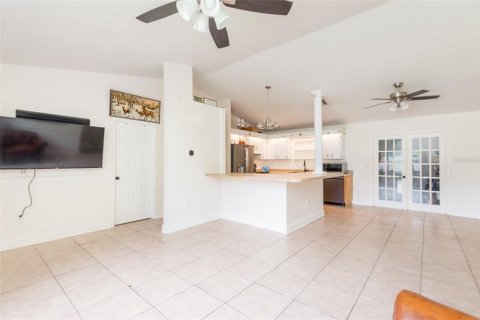 Casa en venta en New Port Richey, Florida, 3 dormitorios, 138.24 m2 № 2385913 - foto 4