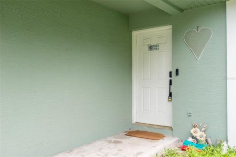 Casa en venta en New Port Richey, Florida, 3 dormitorios, 138.24 m2 № 2385913 - foto 2