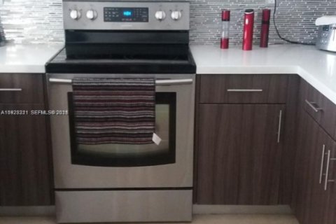 Villa ou maison à louer à Doral, Floride: 4 chambres, 283.63 m2 № 1976845 - photo 10