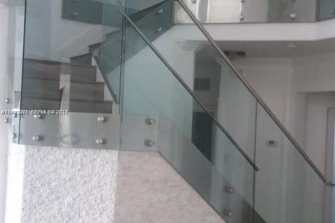 Villa ou maison à louer à Doral, Floride: 4 chambres, 283.63 m2 № 1976845 - photo 14