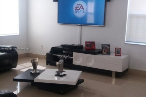 Villa ou maison à louer à Doral, Floride: 4 chambres, 283.63 m2 № 1976845 - photo 8