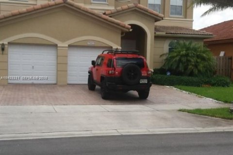 Villa ou maison à louer à Doral, Floride: 4 chambres, 283.63 m2 № 1976845 - photo 1