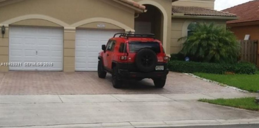 Villa ou maison à Doral, Floride 4 chambres, 283.63 m2 № 1976845